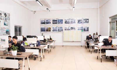 全自動(dòng)直線(xiàn)式液體灌裝機(jī)